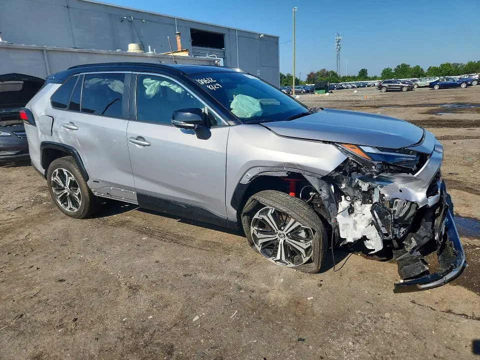 2025 TOYOTA RAV4 XSE  