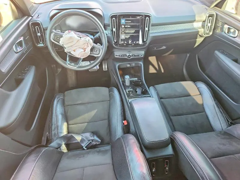 2019 VOLVO XC40 T5 R-DESIGN  