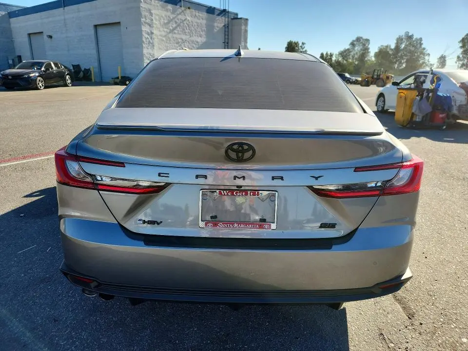 2025 TOYOTA CAMRY SE  