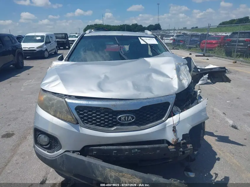 2012 KIA SORENTO LX