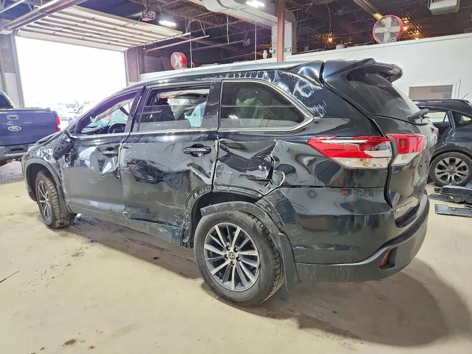 2017 TOYOTA HIGHLANDER XLE  