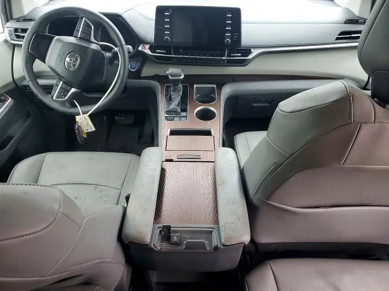 2021 TOYOTA SIENNA   