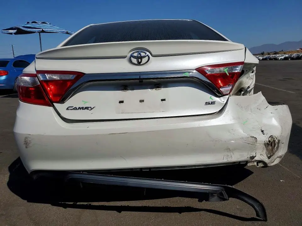 2017 TOYOTA CAMRY SE  