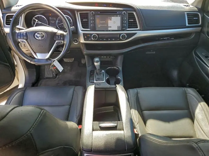 2017 TOYOTA HIGHLANDER SE  