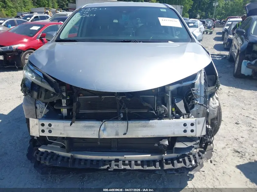 2022 TOYOTA SIENNA LE