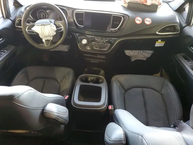 2025 CHRYSLER VOYAGER LX  