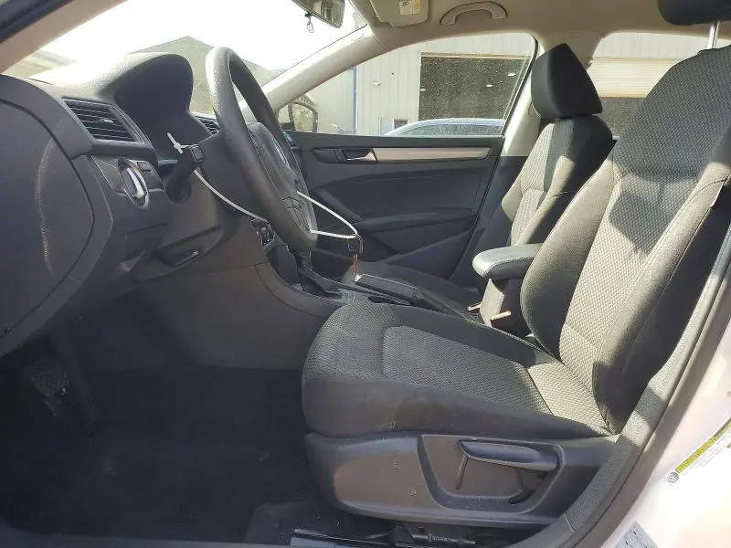 2013 VOLKSWAGEN PASSAT S  