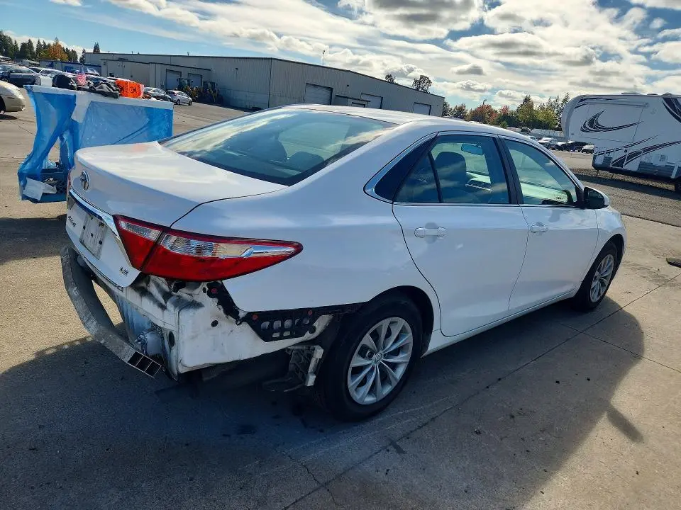 2015 TOYOTA CAMRY LE  