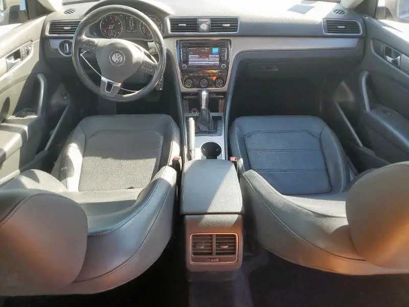 2015 VOLKSWAGEN PASSAT SE  