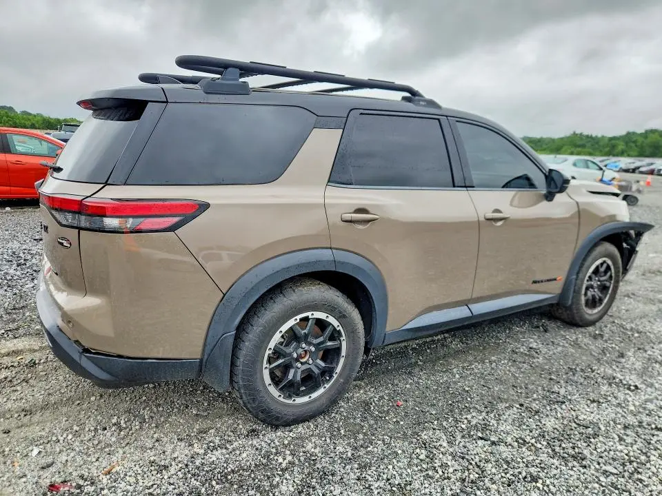 2023 NISSAN PATHFINDER SV  
