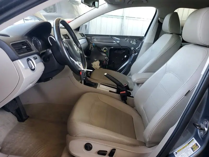 2012 VOLKSWAGEN PASSAT SE  