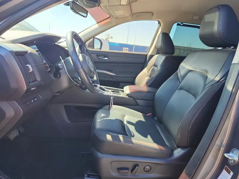 2024 NISSAN PATHFINDER SL  