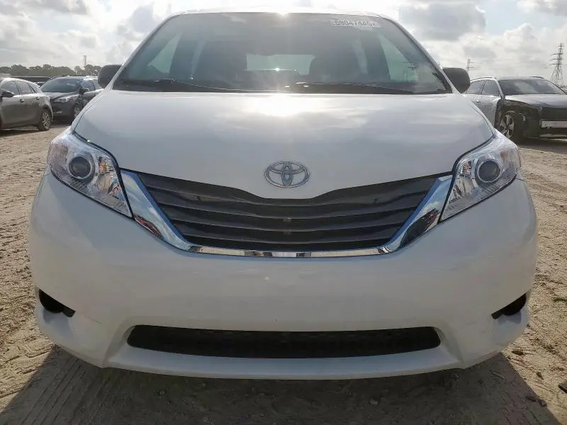 2017 TOYOTA SIENNA   