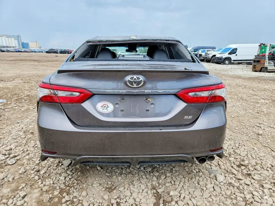 2018 TOYOTA CAMRY SE  