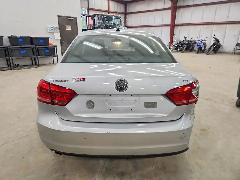 2015 VOLKSWAGEN PASSAT S  
