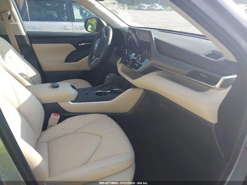 2024 TOYOTA HIGHLANDER XLE