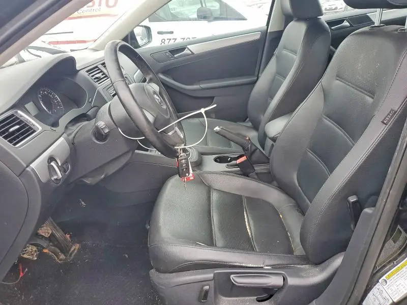 2013 VOLKSWAGEN JETTA SE  