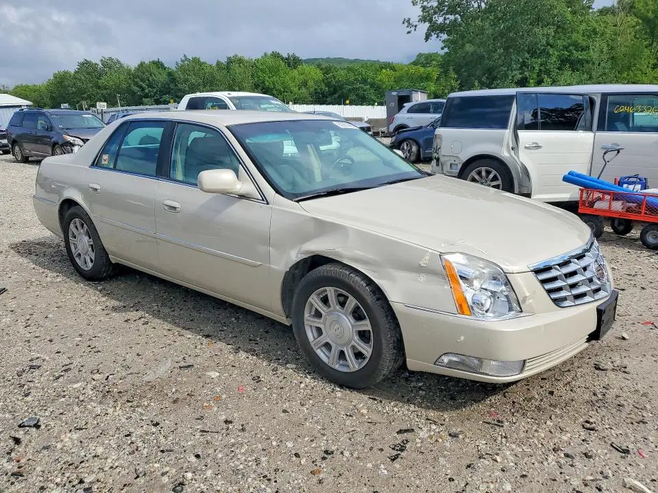 2011 CADILLAC DTS   