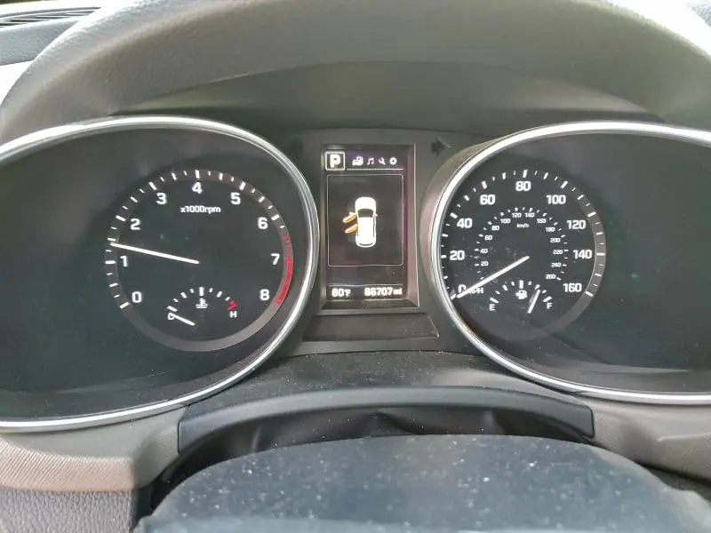 2018 HYUNDAI SANTA FE SE  