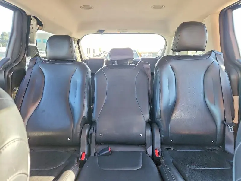 2022 KIA CARNIVAL LX  