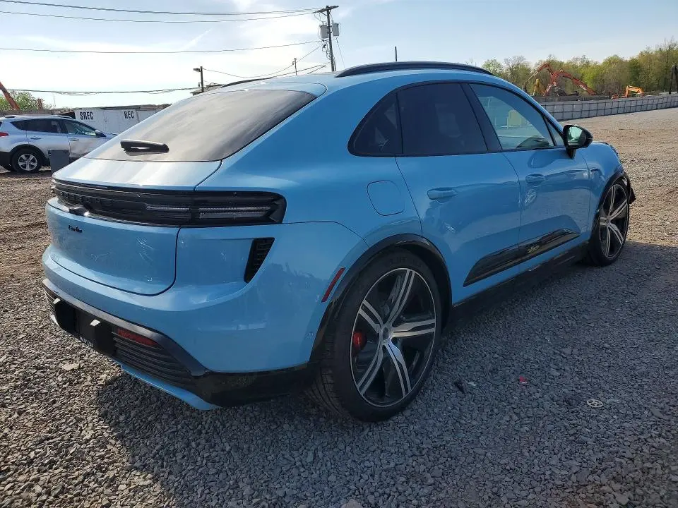 2025 PORSCHE MACAN TURBO  