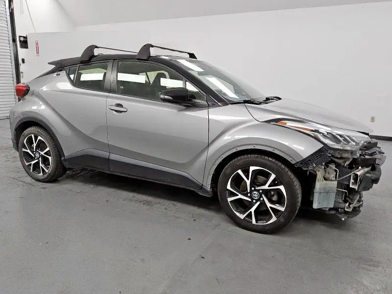 2020 TOYOTA C-HR XLE  