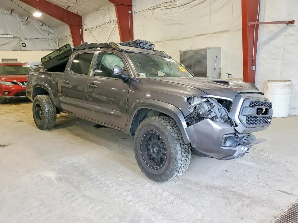 2017 TOYOTA TACOMA SR5 V6  