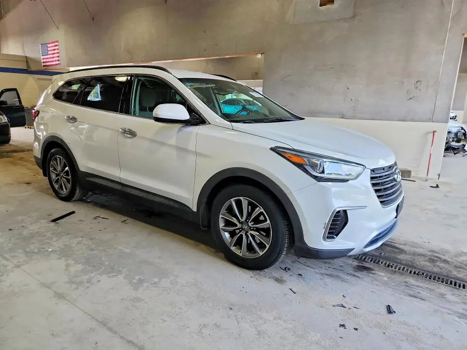 2018 HYUNDAI SANTA FE SE  
