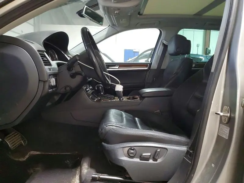 2011 VOLKSWAGEN TOUAREG HYBRID  