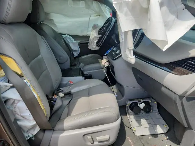 2015 TOYOTA SIENNA XLE  