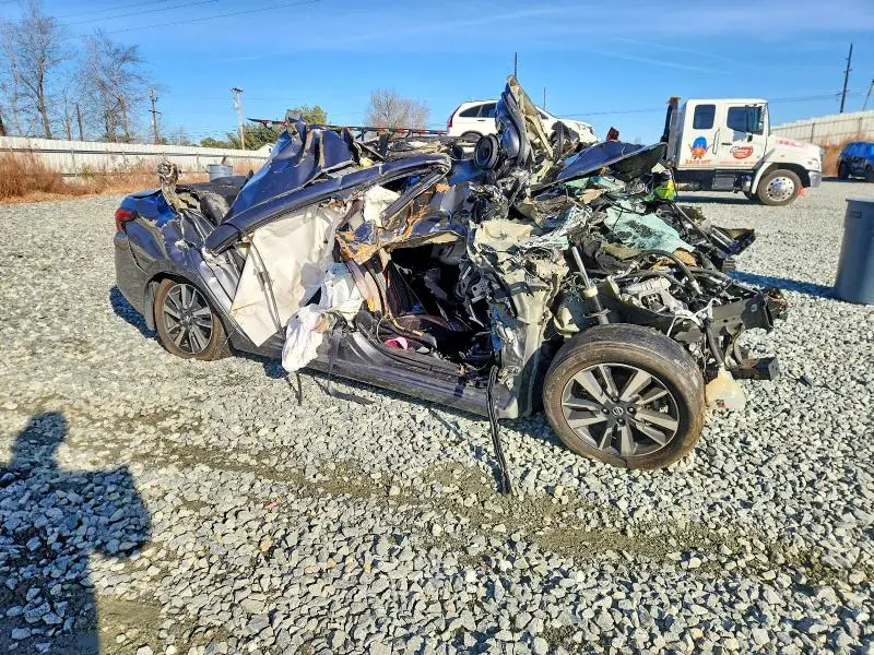 2022 NISSAN VERSA SV  