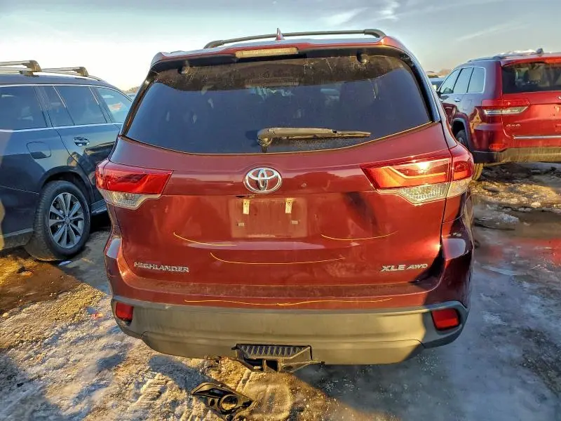 2018 TOYOTA HIGHLANDER SE  
