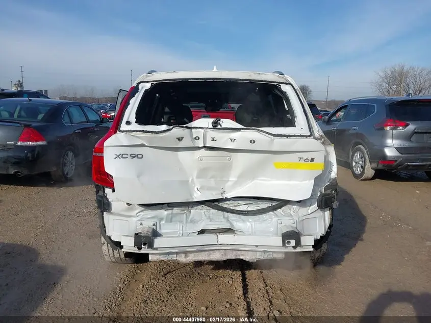 2021 VOLVO XC90 T6 MOMENTUM 7 PASSENGER