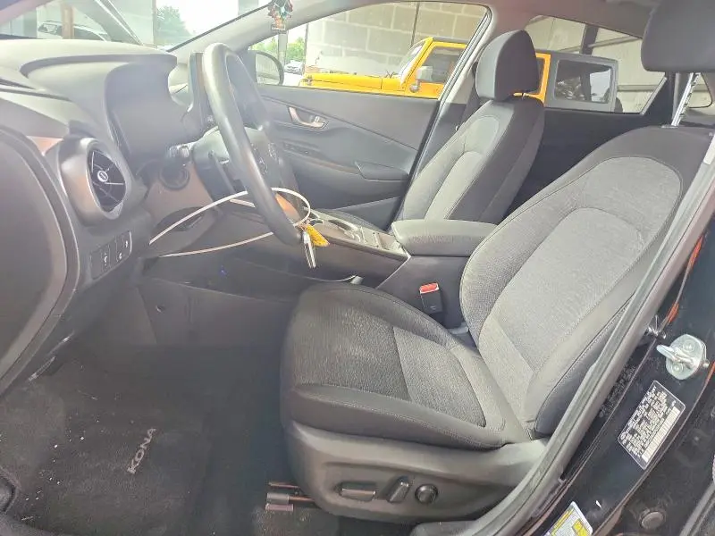 2023 HYUNDAI KONA SE  