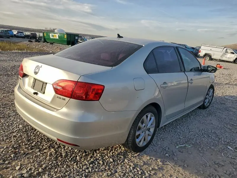 2011 VOLKSWAGEN JETTA SE  