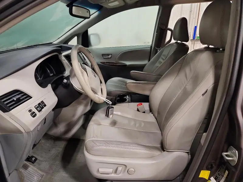 2012 TOYOTA SIENNA XLE 8-PASSENGER  