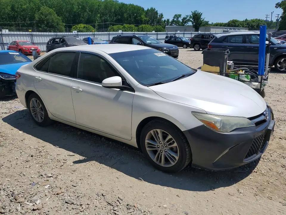 2016 TOYOTA CAMRY SE  
