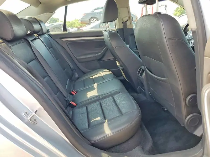2010 VOLKSWAGEN JETTA SE  