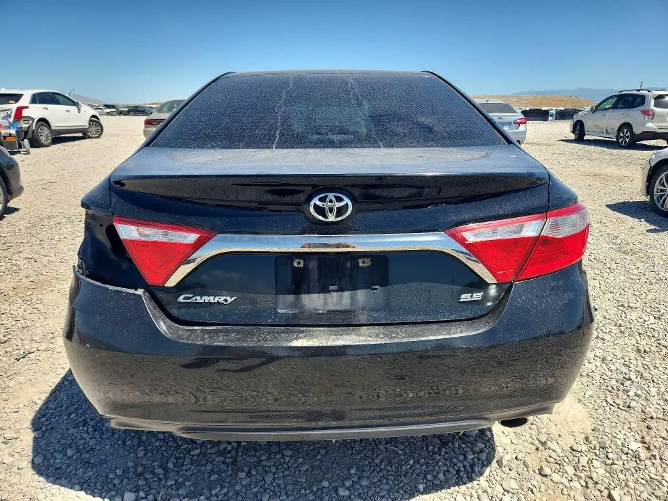 2017 TOYOTA CAMRY SE  