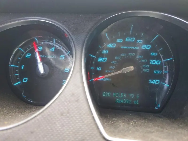 2010 FORD TAURUS SE  