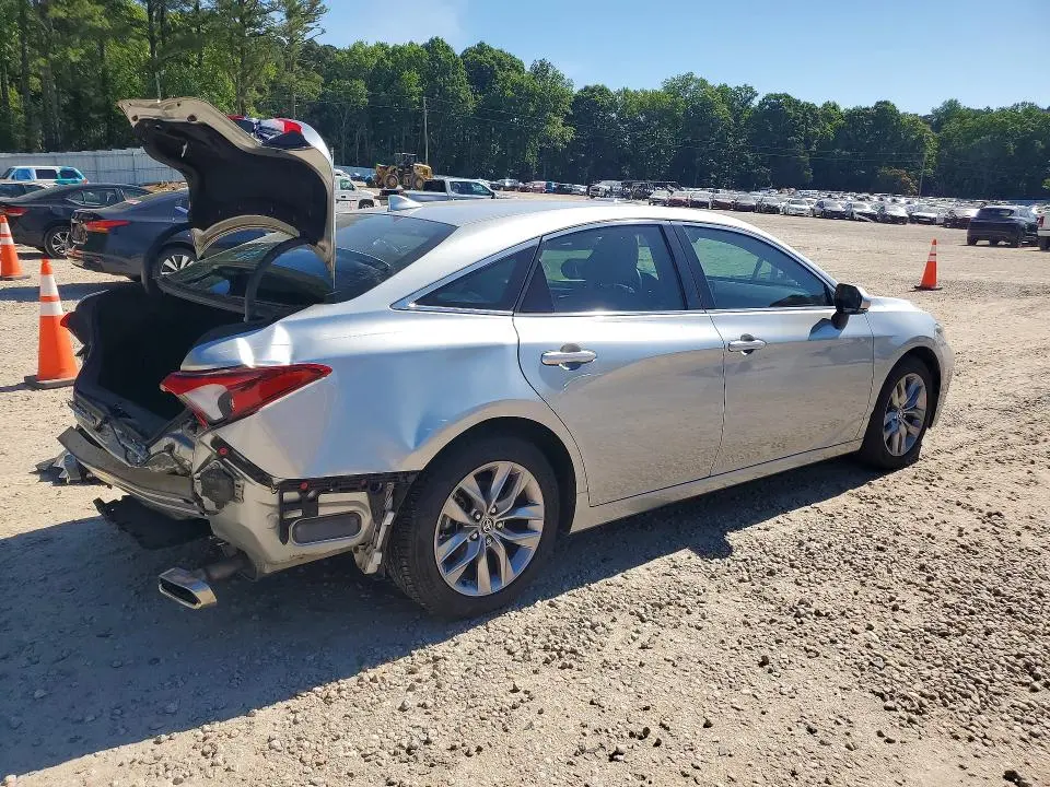 2021 TOYOTA AVALON XLE  