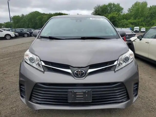 2019 TOYOTA SIENNA LE  