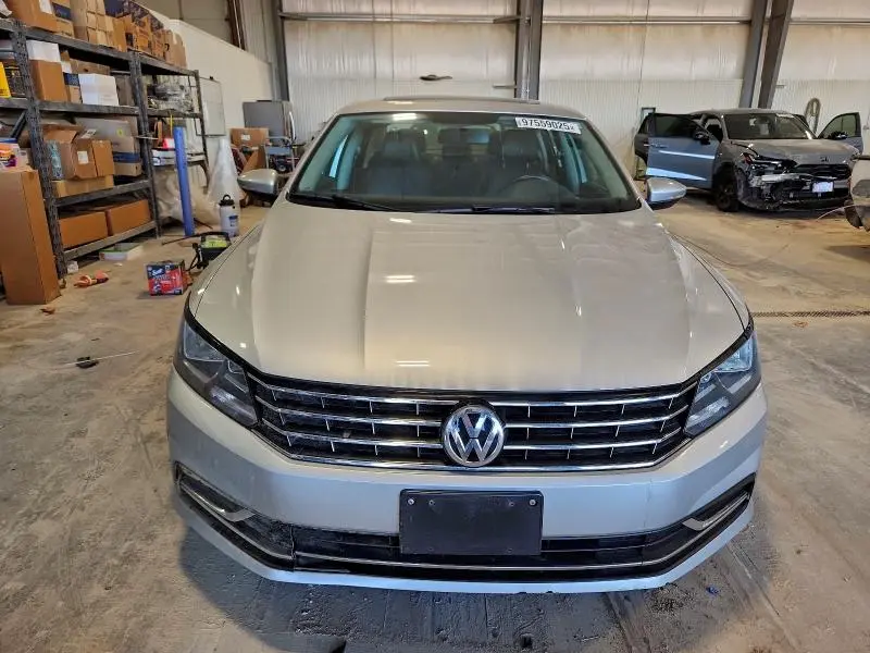 2016 VOLKSWAGEN PASSAT SE  