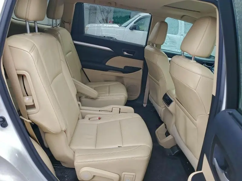 2016 TOYOTA HIGHLANDER XLE  