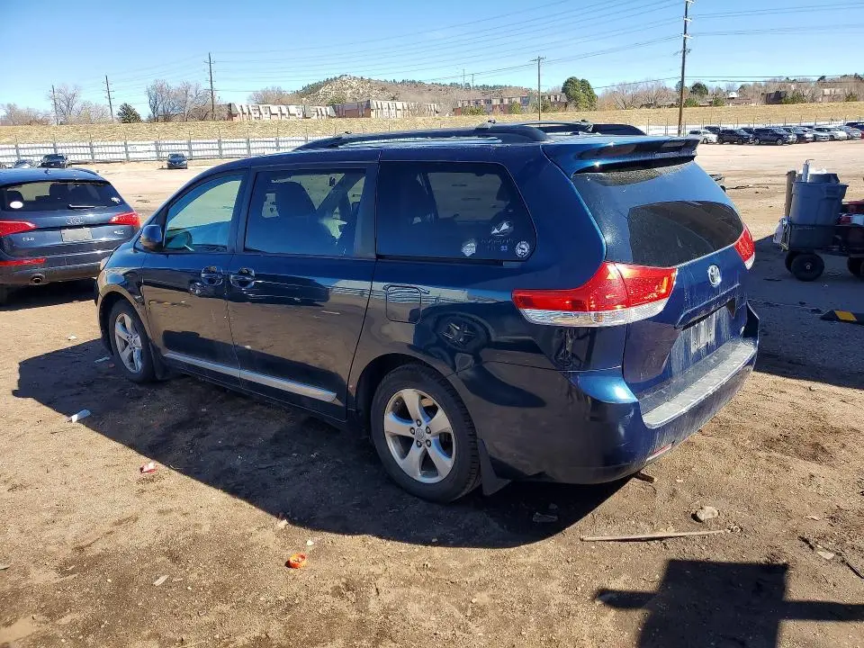 2012 TOYOTA SIENNA LE 8-PASSENGER  