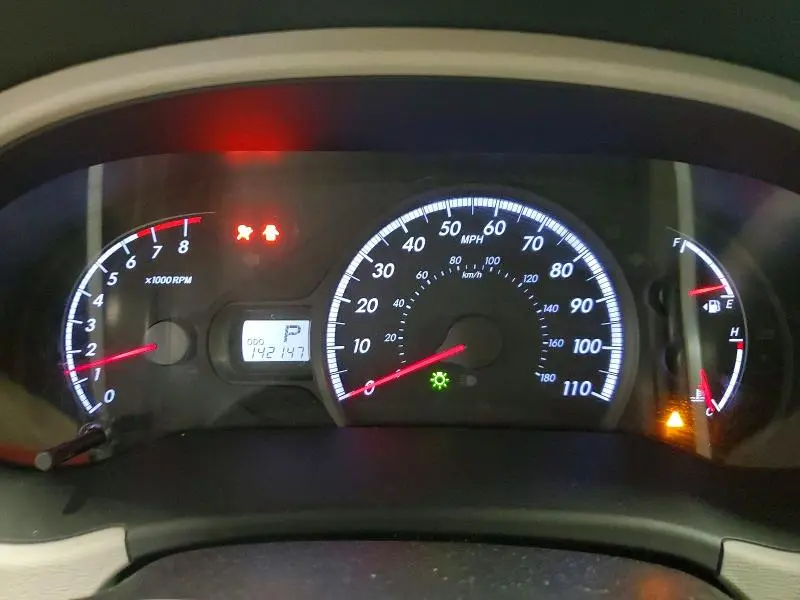 2013 TOYOTA SIENNA LE  