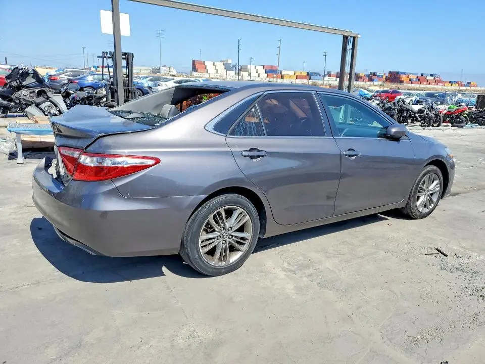 2015 TOYOTA CAMRY SE  