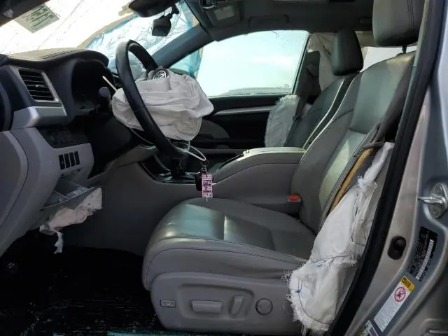 2019 TOYOTA HIGHLANDER SE  