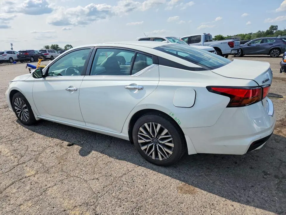 2023 NISSAN ALTIMA SV  