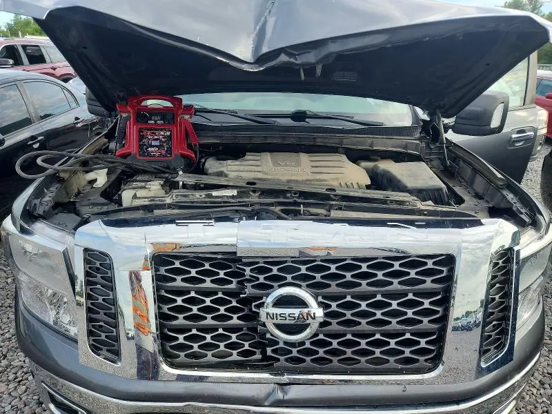 2017 NISSAN TITAN SV  